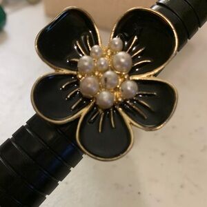 Fashion Jewelry Black and Gold Flower Ring